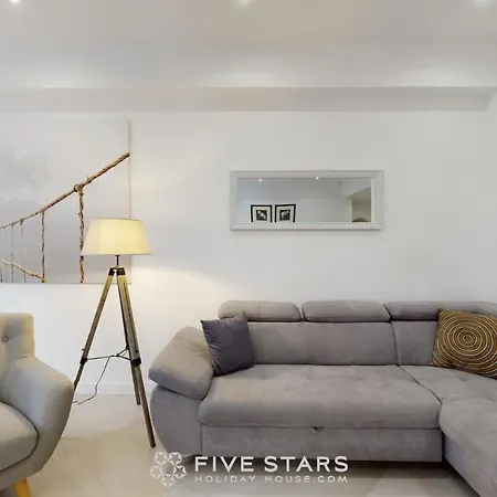 Grand Promenade Five Stars House Apartament